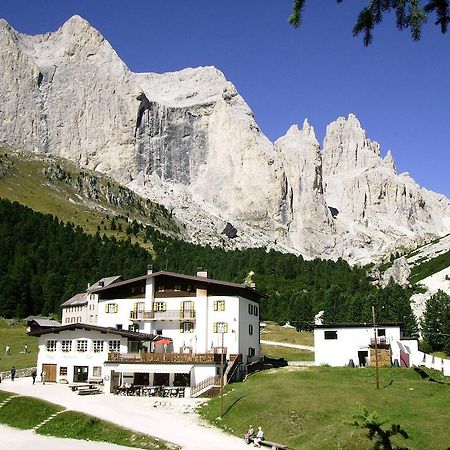 فندق بوتسا دي فاسّافي  Rifugio Gardeccia Hutte المظهر الخارجي الصورة