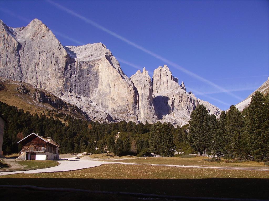 فندق بوتسا دي فاسّافي  Rifugio Gardeccia Hutte المظهر الخارجي الصورة